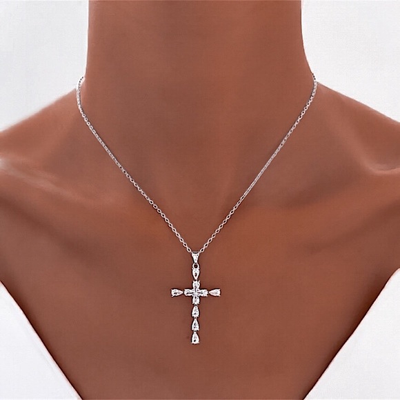 🔵𝟲𝟱%𝗢𝗙𝗙 𝗯𝘂𝗻𝗱𝗹𝗲𝘀 𝟯+🔵 NEW CZ Cross Stainless Steel Necklace - Picture 4 of 11